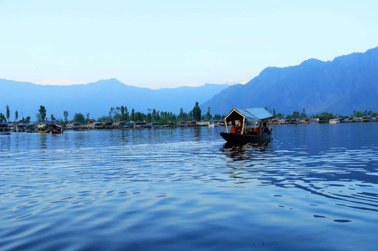 Kashmir Houseboat Honeymoon